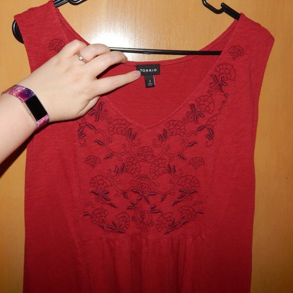 Torrid Red Embroidered V-Neck Tank - Picture 7 of 9